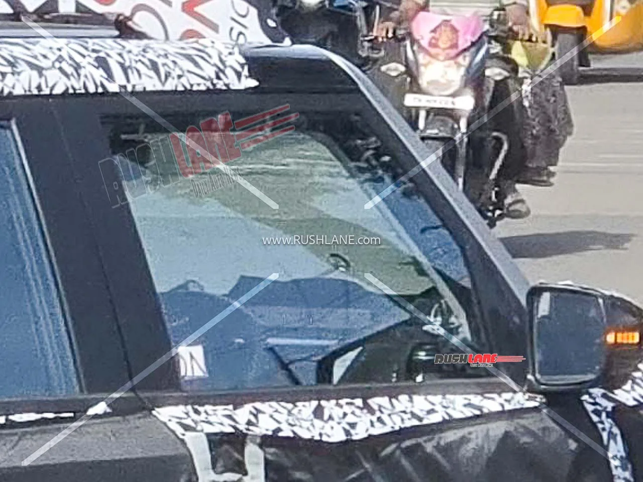 Cazado en Chennai el nuevo SUV eléctrico de Hyundai: ¿camuflaje tipo Bayon?