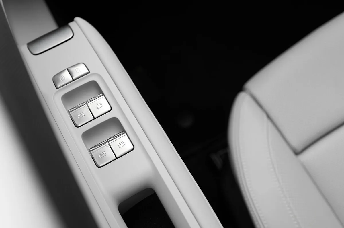 Тест-драйв кроссовера Polestar 4: дешевле и просторнее купе, но сможет ли он объехать BMW?
