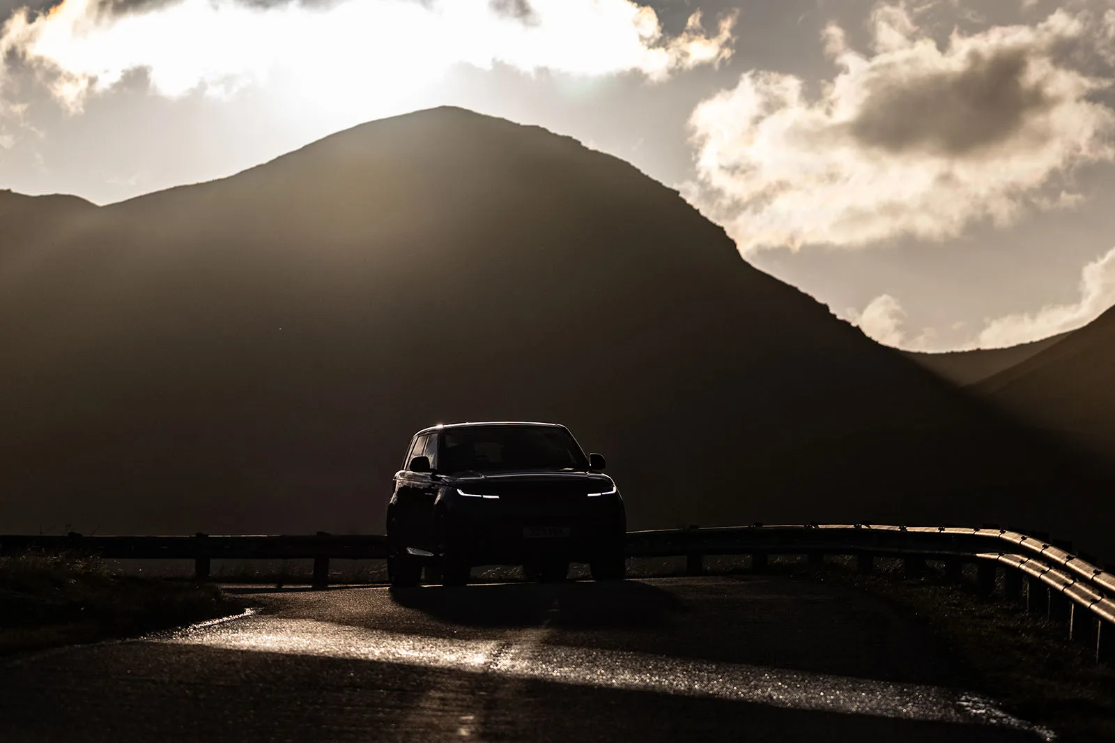 Range Rover Sport Electric: Истински пробив при електрическите SUV