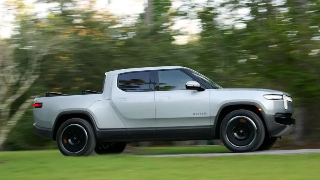 Собственик на Rivian R1T заменя електромобила с бензинов пикап за пътешествия до Аляска