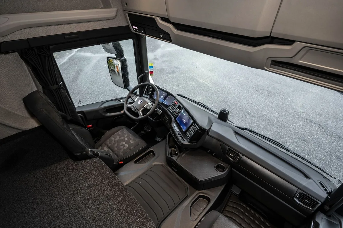 Scania випускає 11-літрові вантажівки Super потужністю до 430 к.с. та корисним об'ємом бака 97%