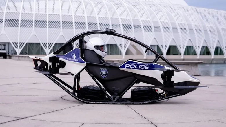 O universitate din Florida a primit o dronă de poliție cu pilot care sună ca un roi de viespi furioase