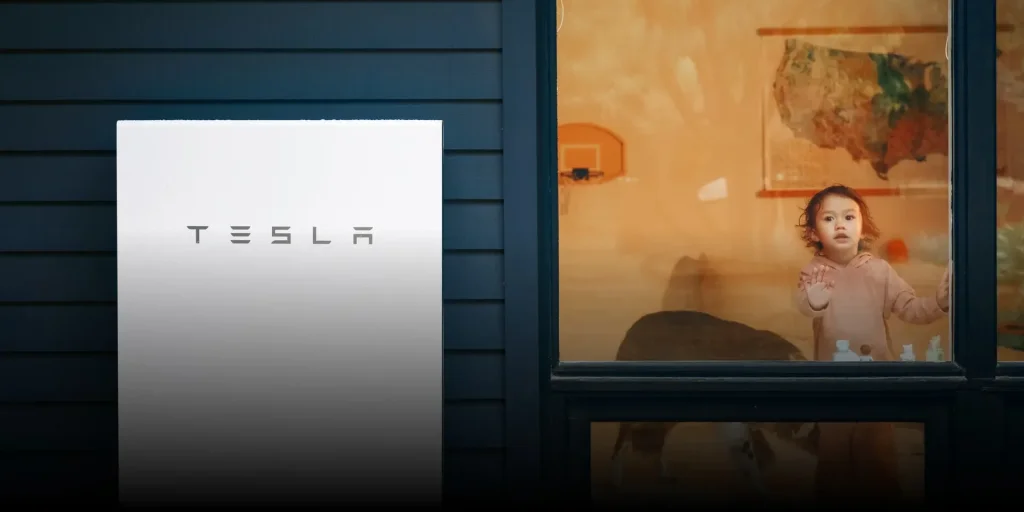 Bateriile Tesla Powerwall asigură cea mai mare parte din recordul de 745 MW livrat în rețeaua din California